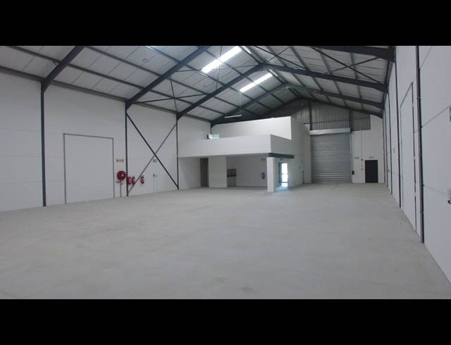 502M² WAREHOUSE TO LET IN FIRGROVE